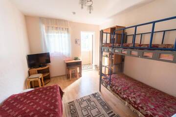 Фото номера Трехместный номер с общей ванной комнатой Отель Hotel Veagles г. Нарва-Йыэсуу 2