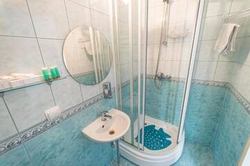 Фото номера Семейный номер Делюкс (для 3 взрослых) Отель Hotel Veagles г. Нарва-Йыэсуу 5