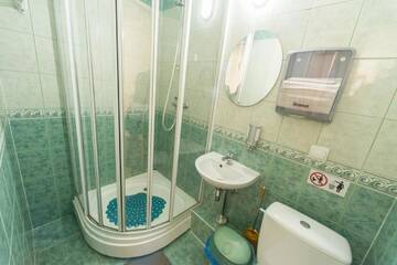 Фото номера Семейный номер с общей ванной комнатой Отель Hotel Veagles г. Нарва-Йыэсуу 3